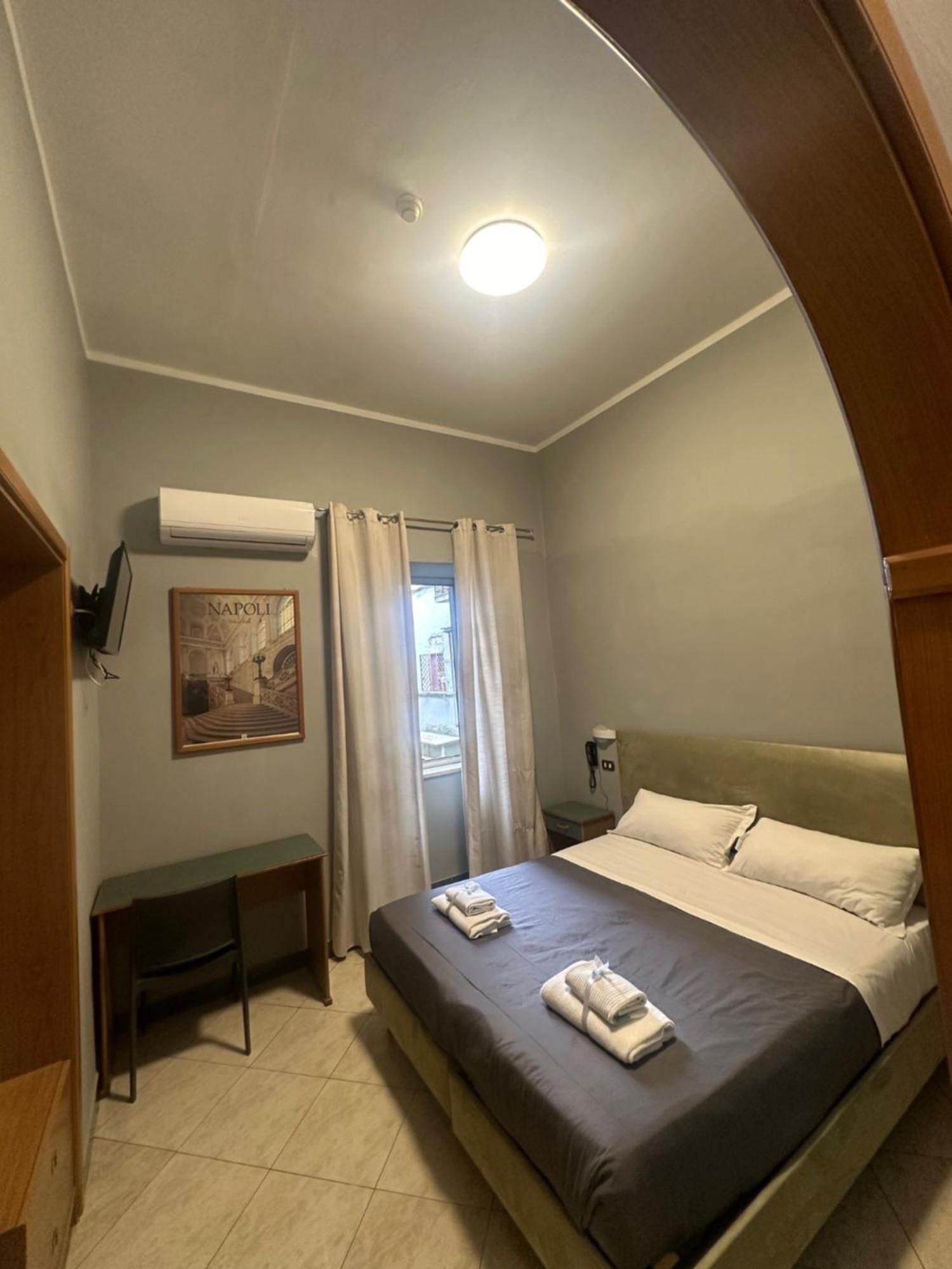 Smart Station Hotel نابولي المظهر الخارجي الصورة