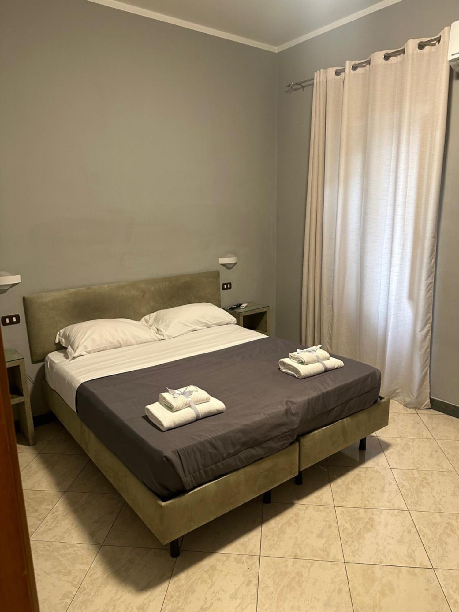 Smart Station Hotel نابولي المظهر الخارجي الصورة