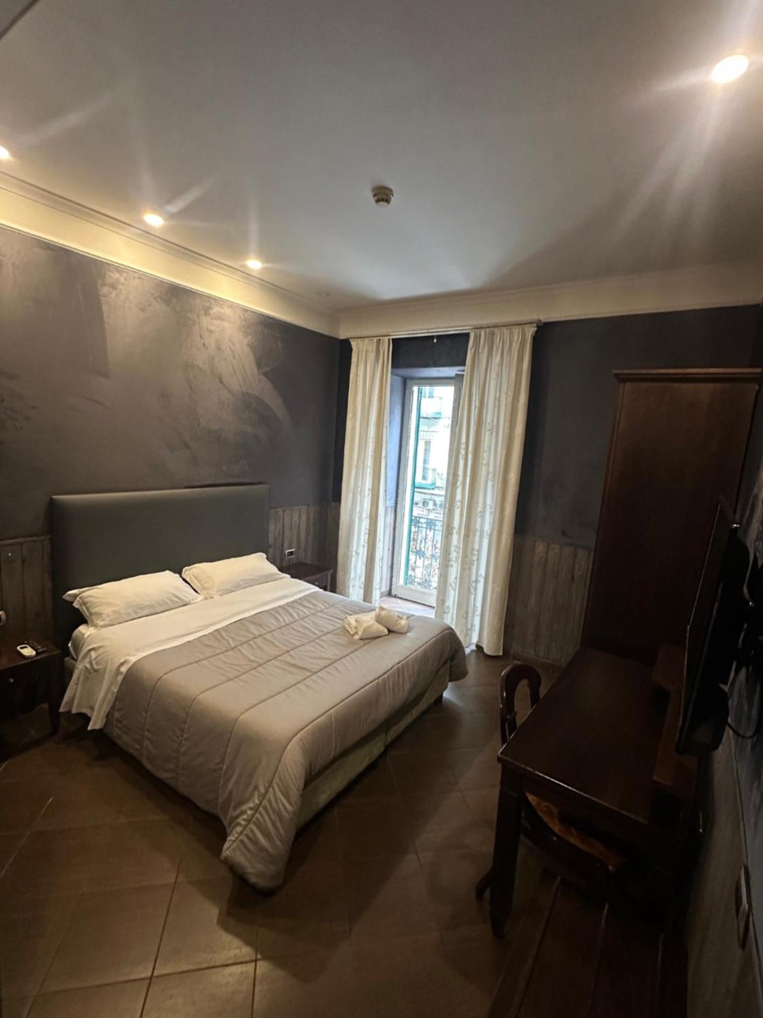 Smart Station Hotel نابولي المظهر الخارجي الصورة