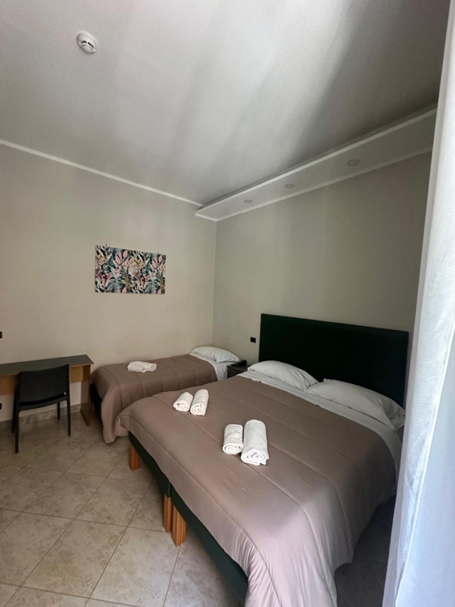 Smart Station Hotel نابولي المظهر الخارجي الصورة