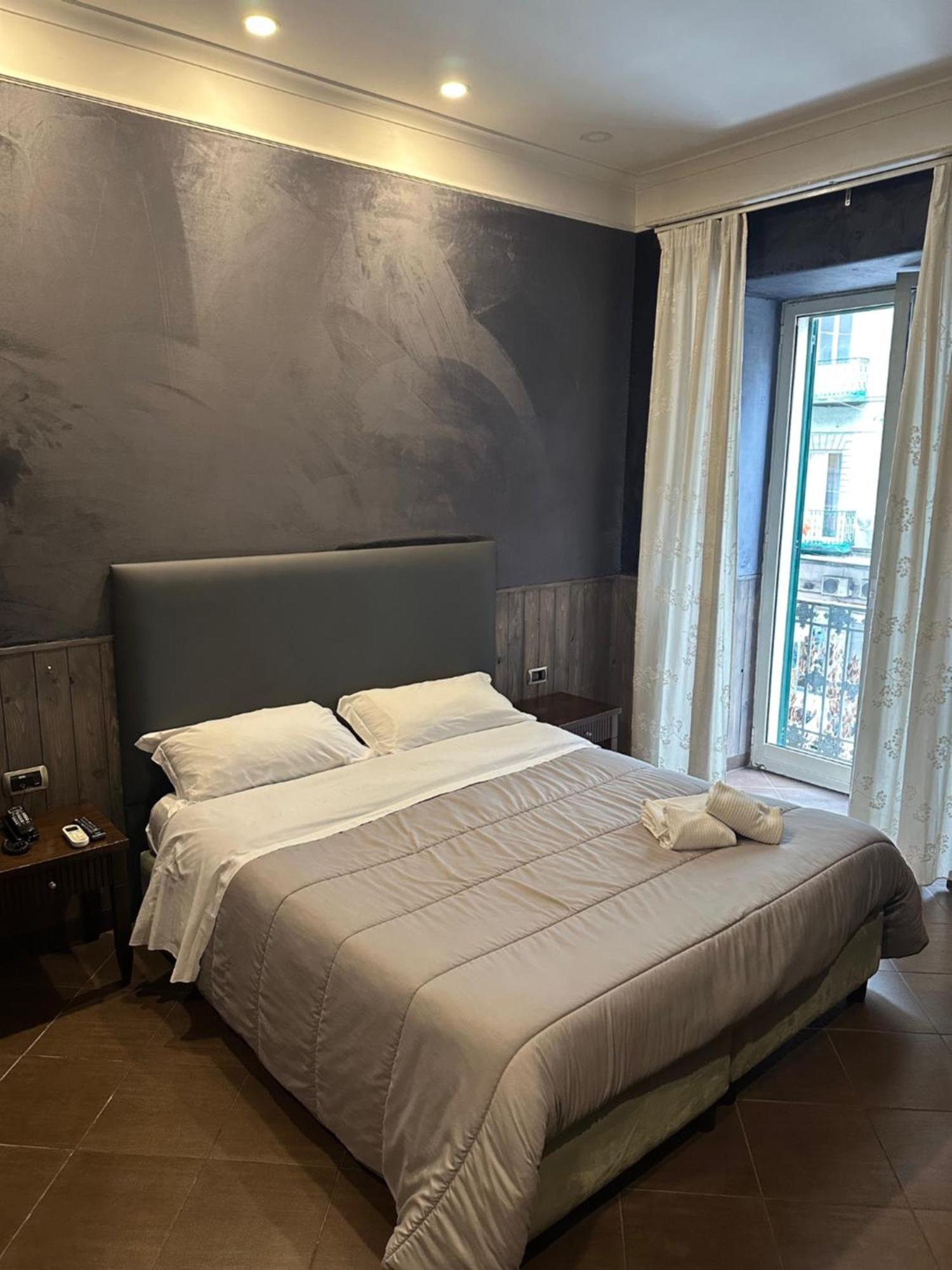 Smart Station Hotel نابولي المظهر الخارجي الصورة